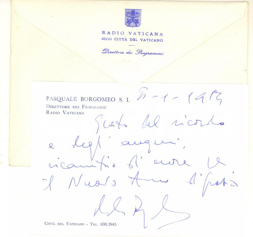 1984 ROMA RADIO VATICANA Padre Pasquale BORGOMEO direttore - Biglietto AUTOGRAFO Biglietto interamente autografo di padre Pasquale Borromeo, direttore generale di Radio Vaticana.Intestato con busta viaggiata.CONDIZIONI: G    originale e autentica 1