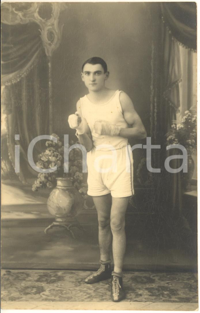 Fotografia d epoca originale 1915 ca BRESCIA PUGILATO Ritratto di un giovane atleta  Foto cartolina AITA 1