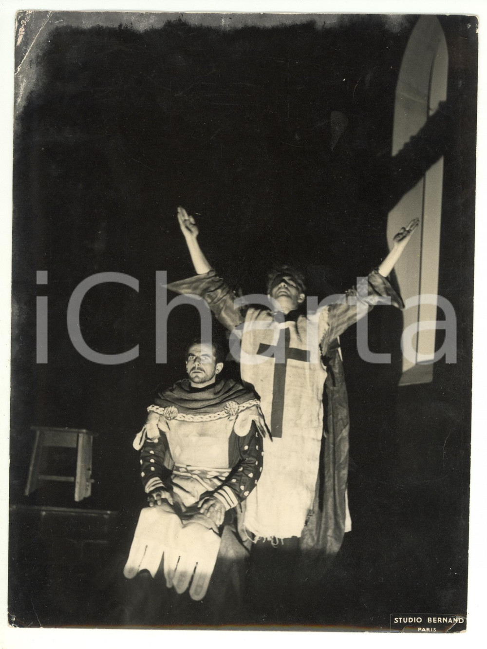Fotografia d epoca originale 1955 TEATRO FRANCIA Celui qui ne croyait pas René ARRIEU in scena  Foto 1
