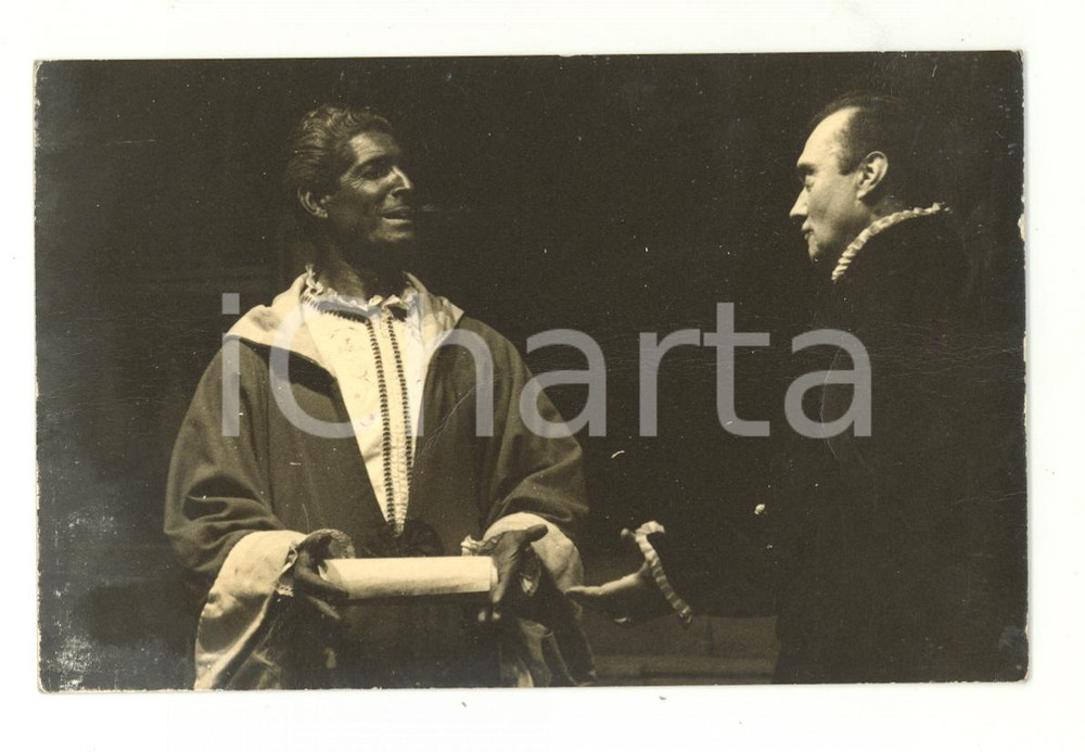 1947 LIEGI Théâtre National de Belgique - "Othello" con Marcel LUPOVICI - Foto  Fotografia d'epoca, in formato cartolina postale.  CONDIZIONI: FAIR (lievi tracce di umidit&agrave;) FORMATO: 9x14 cm    originale e autentica 1