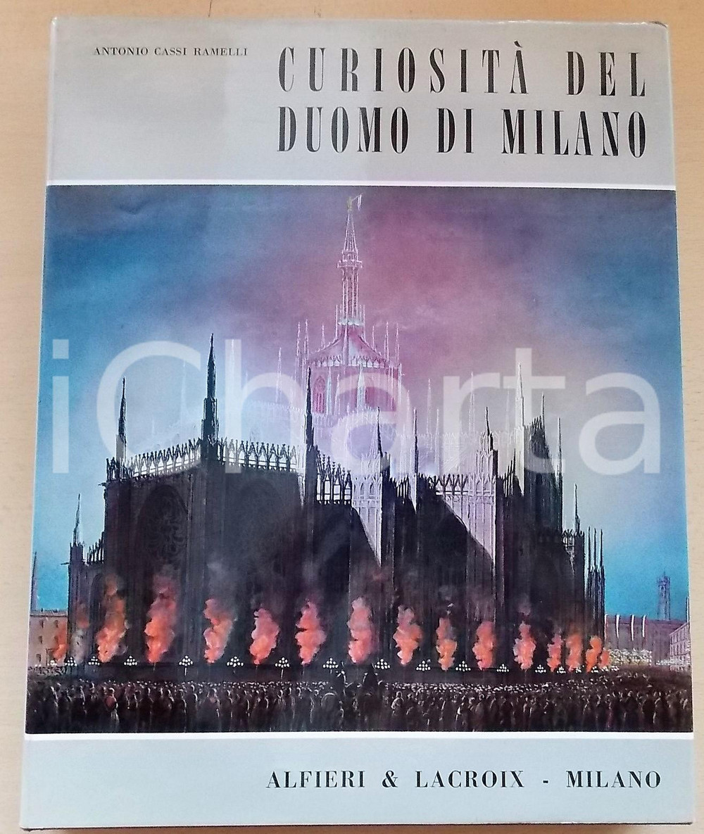 1965 Antonio CASSI RAMELLI Curiosità del Duomo di Milano *ALFIERI & LACROIX 3 Volume con cofanetto in cartoncino.EDITORE: Alfieri & Lacroix - MilanoPAGINE: 239  FAIR/discreto lievi tracce d'uso alla sovraccoperta Formato: 24x30 cm originale e autentica 1