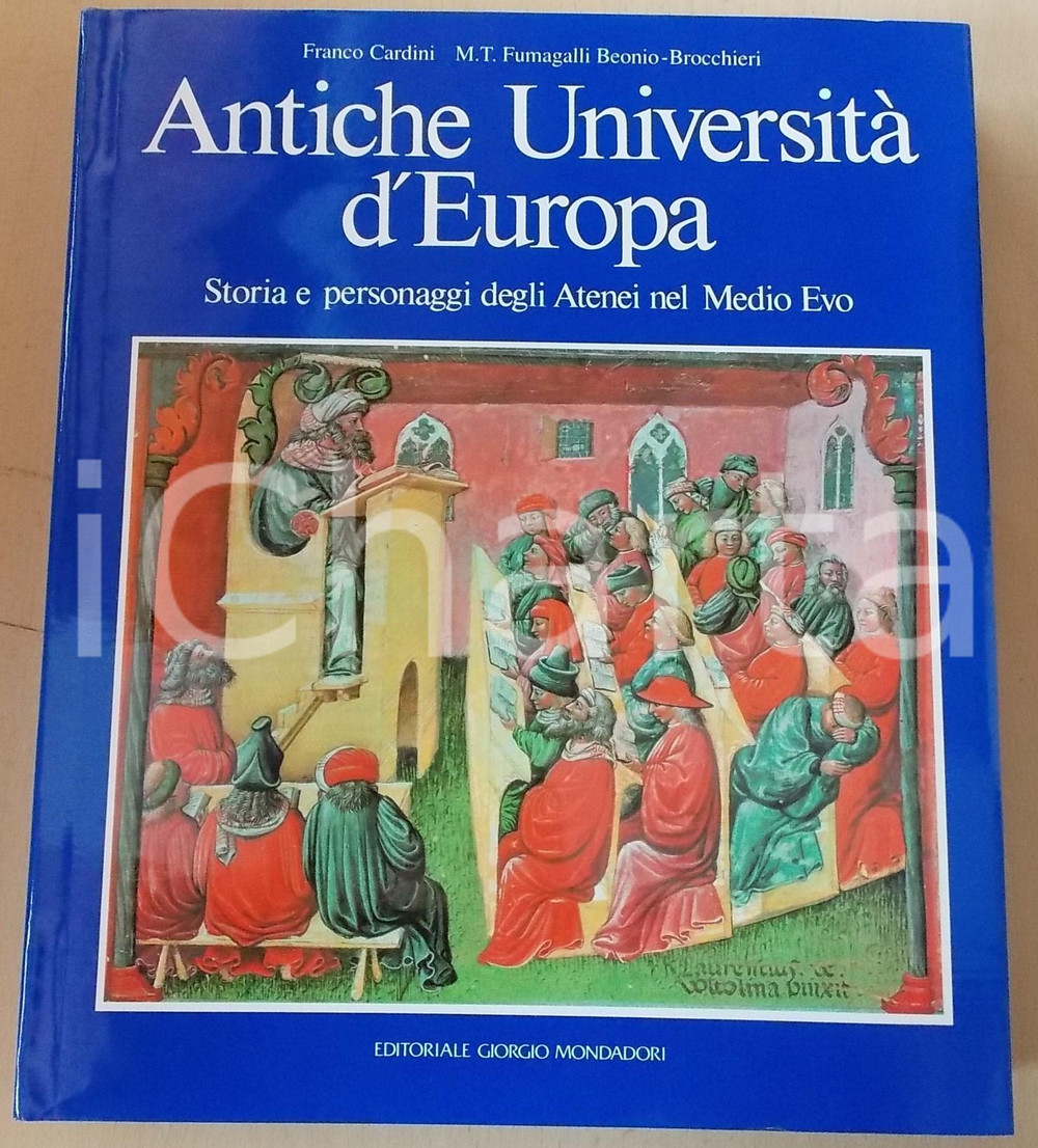 1991 ANTICHE UNIVERSITÃ€ D'EUROPA Storia e personaggi degli atenei nel Medio Evo Pubblicazione a cura di Franco Cardini e Mariateresa Fumagalli Beonio-Brocchieri.EDITORE: Giorgio Mondadori - MilanoDIMENSIONI: 27x31 cmPAGINE: 237 CONDIZIONI: G (ma minima sovraimpressione in sovraccoperta)    originale e autentica 1