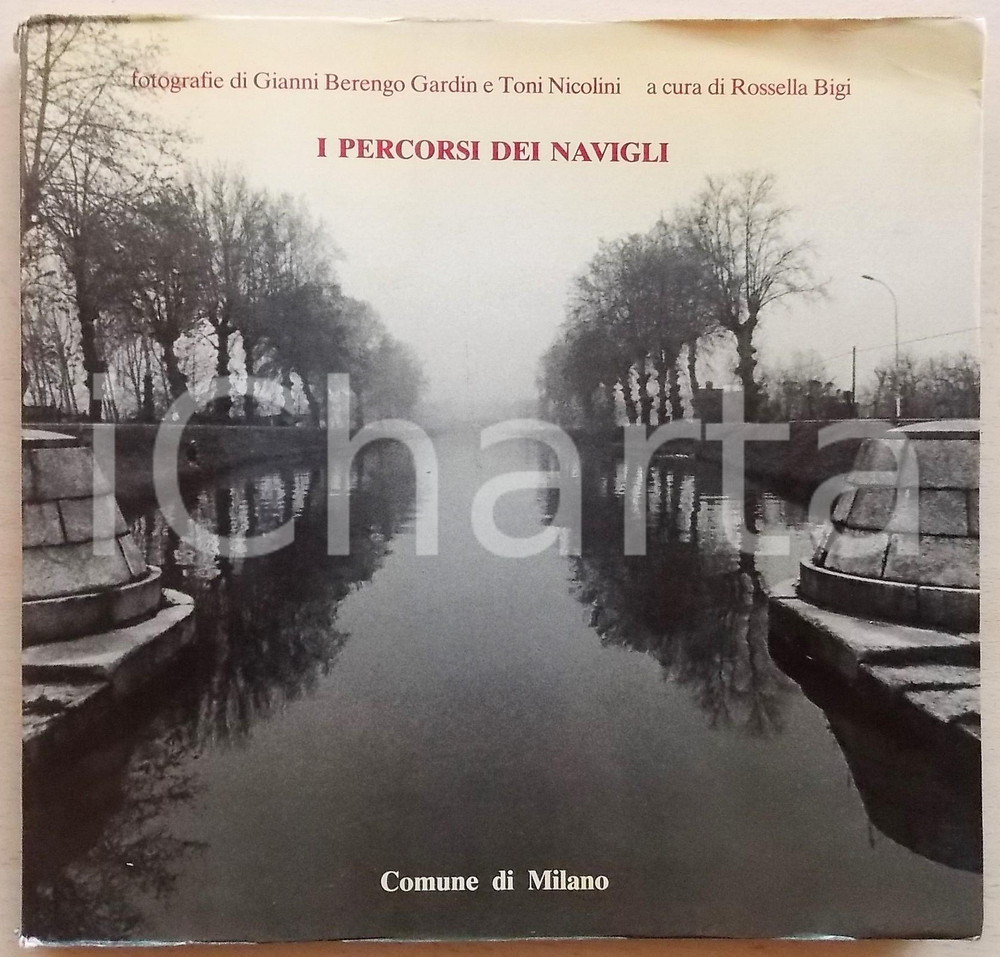 1984 MILANO Gianni BERENGO GARDIN Toni NICOLINI I percorsi dei Navigli - 133 pp. Volume a cura di Rossella Bigi.EDITORE: Comune di MilanoPAGINE: 133DIMENSIONI: 30x28 cm CONDIZIONI: FAIR (tracce d'uso e piegature alla copertina)    originale e autentica 1