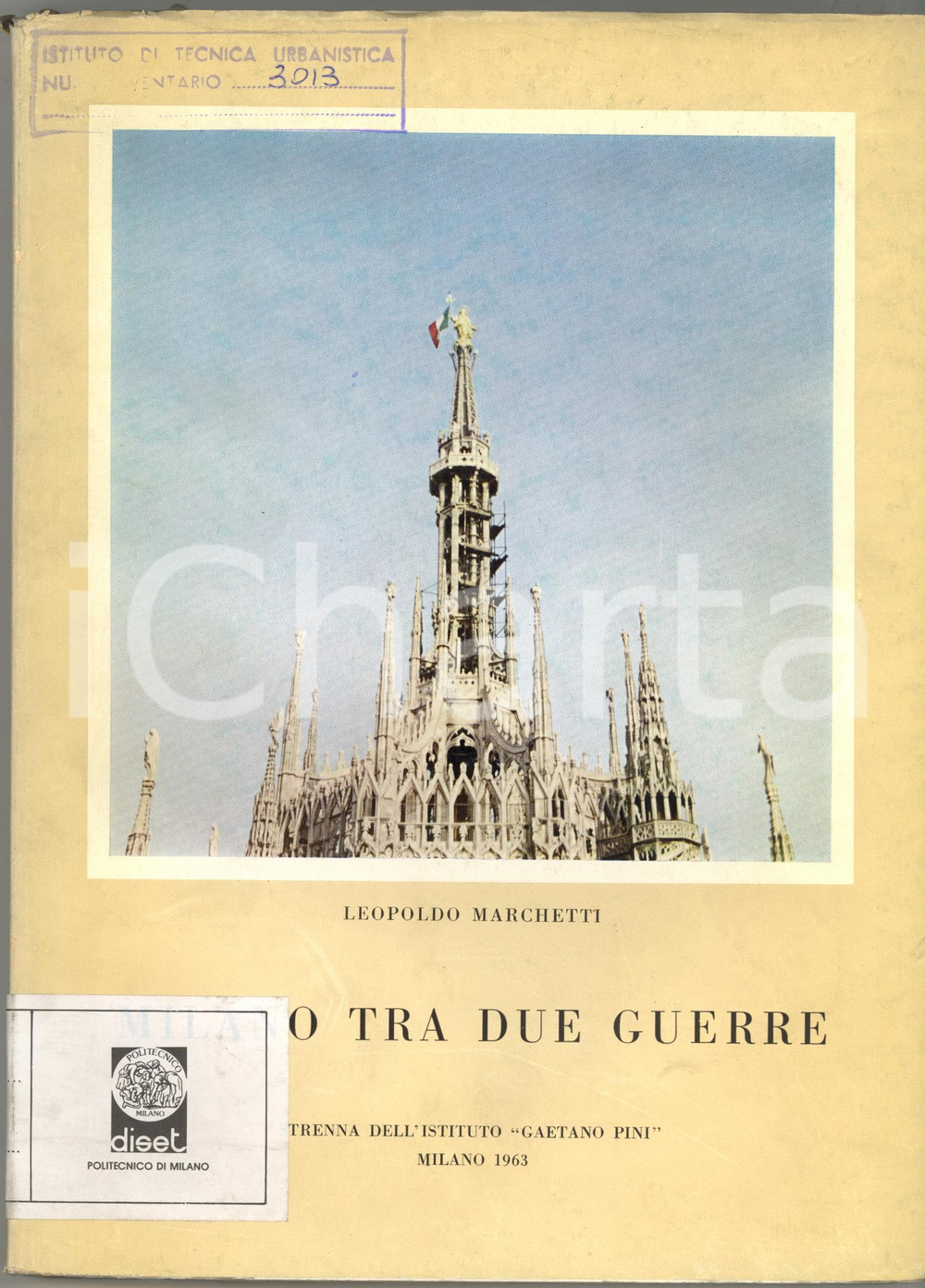 1963 Leopoldo MARCHETTI Milano tra le due guerre 1914 - 1946 - 138 pp. ATTENZIONE: Il volume reca la segnatura "Gabinetto di Urbanistica - Politecnico di Milano" tuttavia la Societ&agrave; dispone di liberatoria per la commercializzazione e la libera circolazione del volume stesso, trattandosi di parziale dismissione autorizzata di biblioteca.EDITORE: Strenna dell'Istituto "Gaetano Pini" di MilanoPAGINE: 138 + 50 illustrazioni b/n e 4 tavole a coloriDIMENSIONI: 24x30 cm CONDIZIONI: FAIR (adesivo al dorso e timbro interno; gualciture alla sovraccoperta)    originale e autentica 1