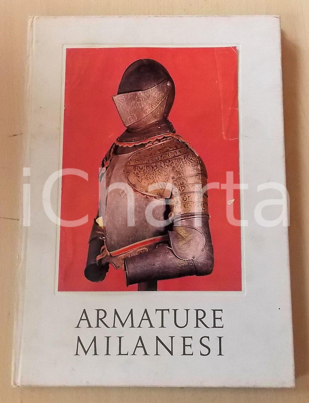 1965 Miriam BONDIOLI Armature milanesi *VISTER Vismara Terapeutici - 26 pp. Volume con 12 illustrazioni applicate. EDITORE: Edizione stampata per la casa farmaceutica "Vister Vismara Terapeutici" - Casatenovo BrianzaPAGINE: 26DIMENSIONI: 24x33 cm  CONDIZIONI: POOR (piegature all'illustrazione in copertina; macchie alla coperta; abrasioni al retro della coperta)    originale e autentica 1
