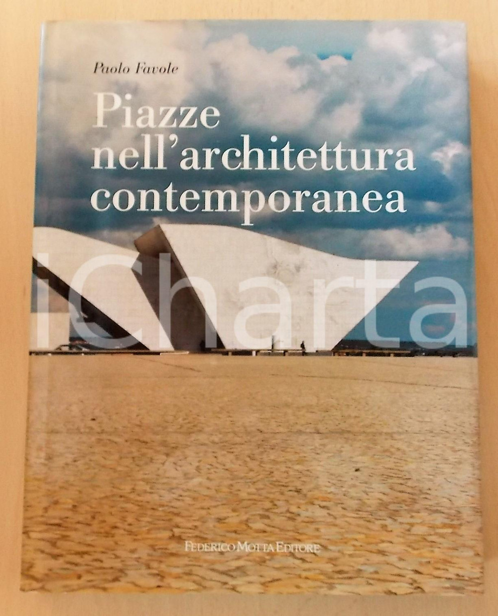 Libro, pubblicazione d epoca 1995 Paolo FAVOLE Piazze nell architettura contemporanea  Ed. MOTTA 1