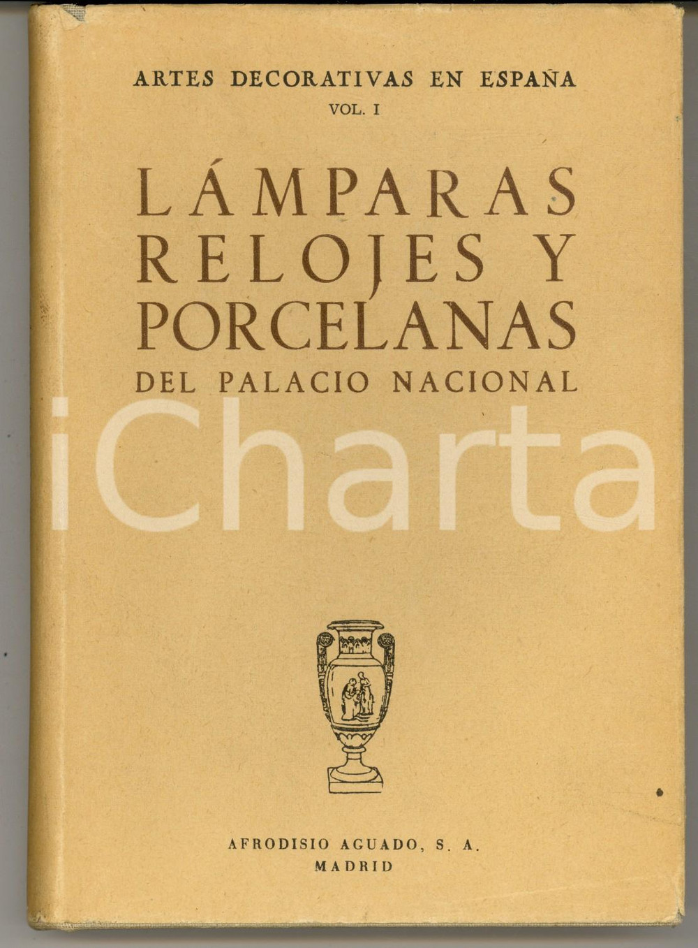 1950 Matilde LOPEZ SERRANO Lamparas, relojes y porcelanas del Palacio Nacional Brossura editoriale con copertina rigida e sovracoperta.Illustrato b/n. PAGINE: 174 + 65 tavole fuori testo CONDIZIONI: G (buone condizioni interne, ma tracce d''uso e minimi tagli alla sovracoperta)EDITORE: Afrodisio Aguado - Madrid    originale e autentica 1