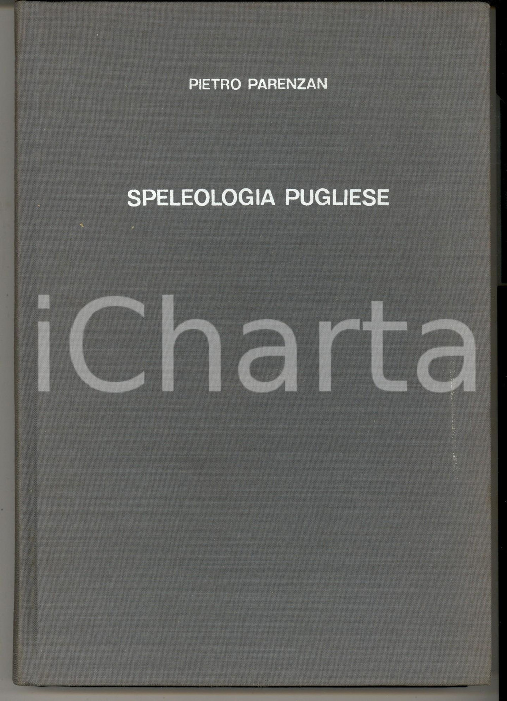 1979 TARANTO Pietro PARENZAN Speleologia pugliese - ILLUSTRATO 72 tavole Brossura editoriale con copertina rigida telata.Illustrato b/n e  a colori. PAGINE: 211 + tavole CONDIZIONI: FAIR  (buone condizioni interne, ma lievi tracce d'uso e macchie di umidit&agrave; al taglio)EDITORE: Comune di Taranto    originale e autentica 1
