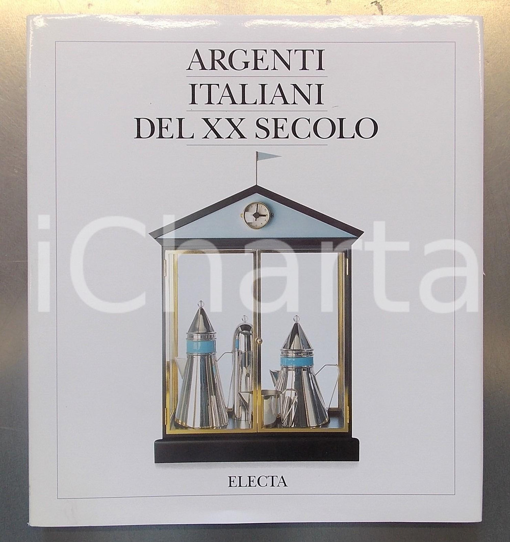 1993 Tersilla F. GIACOBONE Argenti italiani del XX secolo *Ed. ELECTA - 165 pp. Volume con numerose illustrazioni a piena pagina, legatura in tela editoriale e sovraccoperta illustrata.Promosso da MAC Museo per gli Argenti Contemporanei.EDITORE: Electa - MilanoCONDIZIONI: G (buone condizioni interne, ma lievi macchie al dorso della sovraccoperta; privo di custodia in acetato)PAGINE: 165FORMATO: 26x29 cm     originale e autentica 1