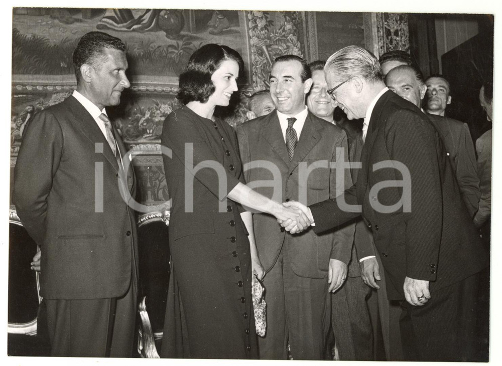 1955 ROMA Giovanni GRONCHI riceve Silvana MANGANO vincitrice Nastro d'Argento