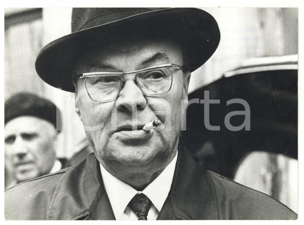 1971 MOSCA Nikolai Vasilyevich TOMSKY mentre fuma una sigaretta - Foto 18x13 cm