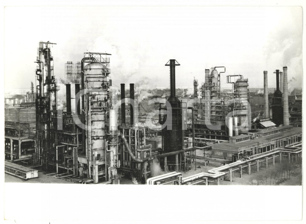 1971 DAQING (CINA) Veduta della raffineria petrolifera - Foto ARTISTICA 18x13