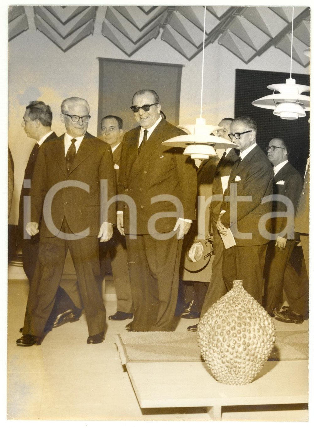 1960 MILANO Triennale - Giovanni GRONCHI in visita con Ivan Matteo LOMBARDO