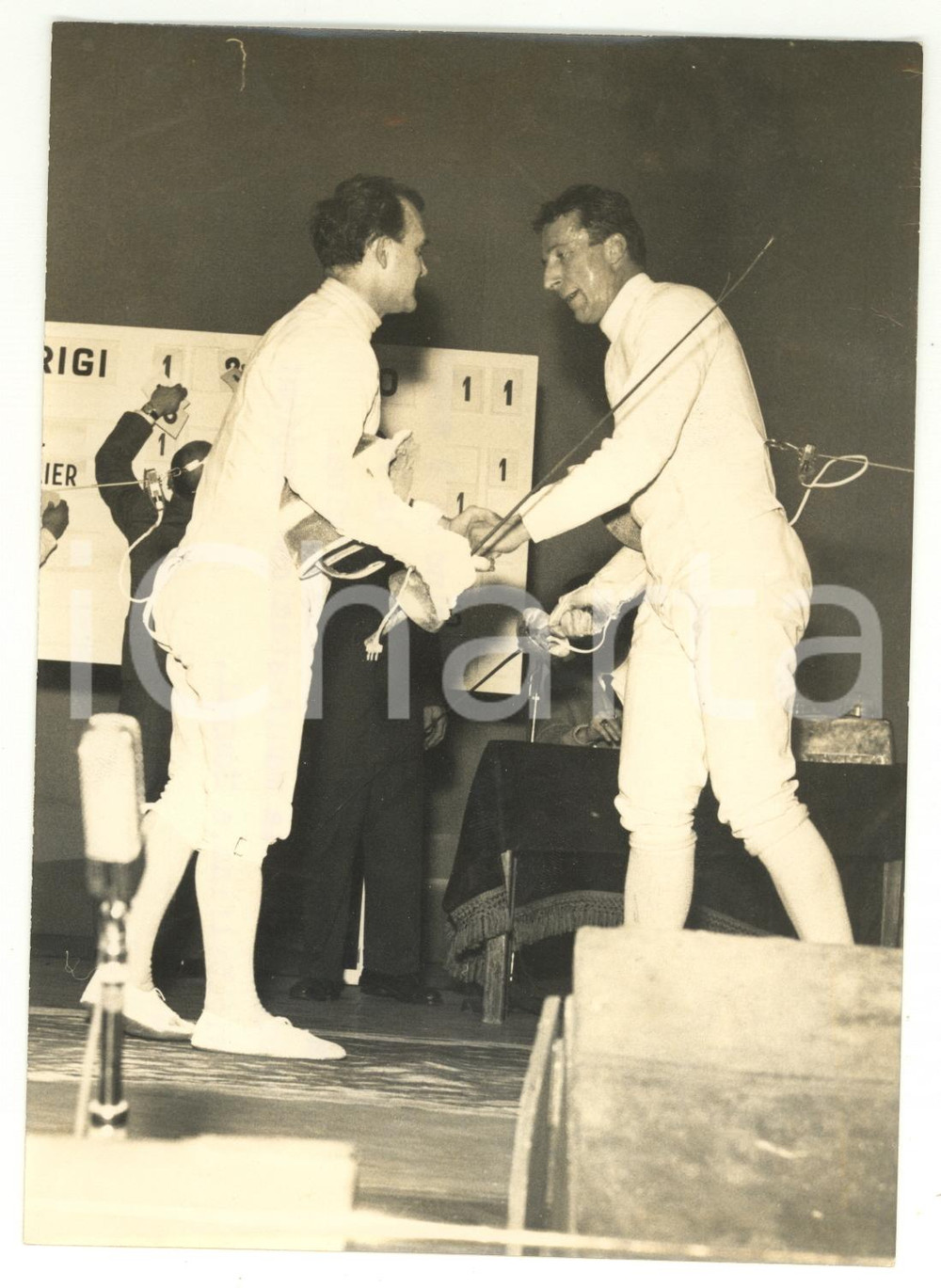 1956 TORINO - SCHERMA Stretta di mano tra Maurice HUET e Giorgio ANGLESIO *Foto