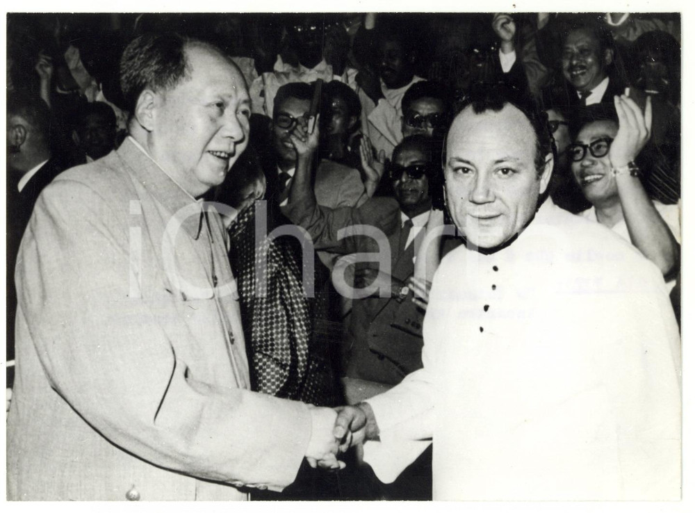1965 ca CINA Stretta di mano tra Claudio VILLA e Mao TSE TUNG - FOTOMONTAGGIO