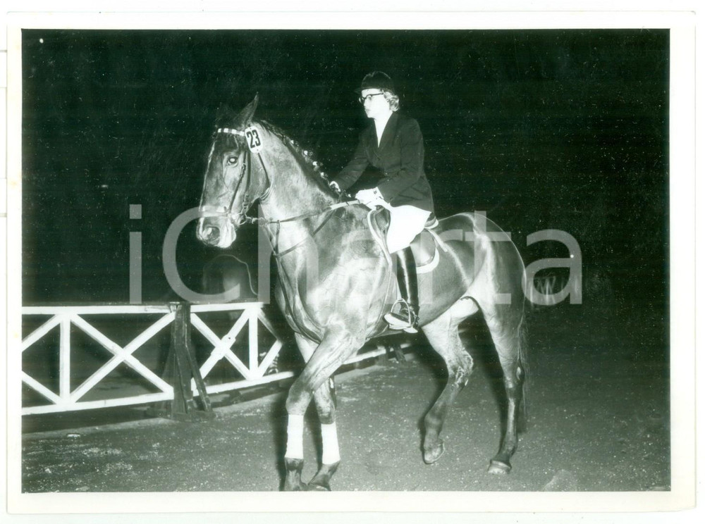 1959 TORINO ESPOSIZIONI - EQUITAZIONE Renate FREITAG durante l'esibizione 