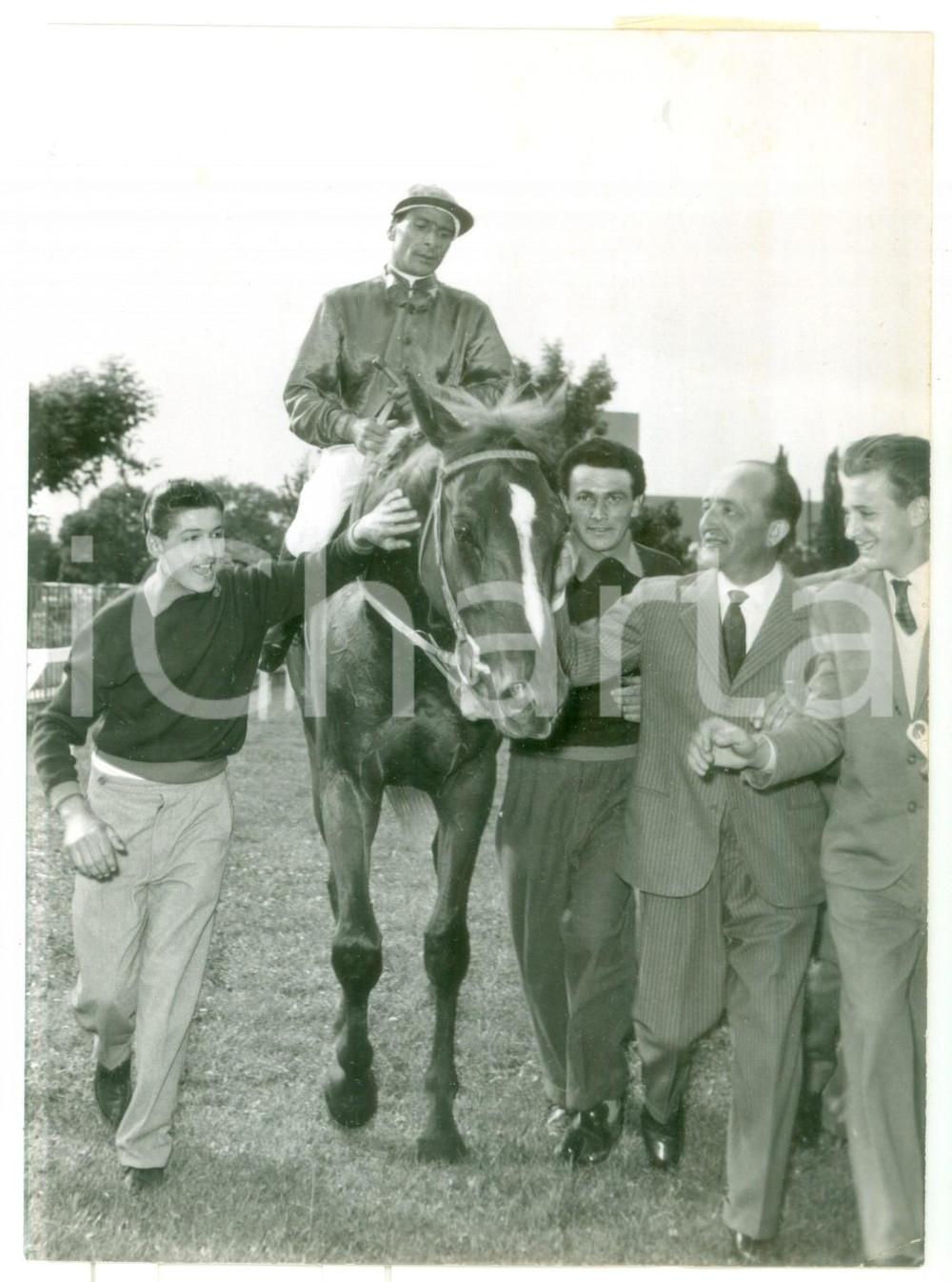1955 ROMA Il cavallo VITTOR PISANI vince il premio "Presidente della Repubblica"