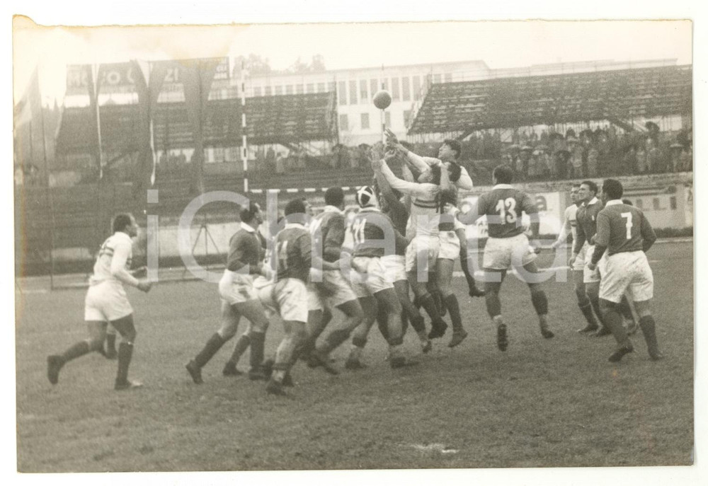 1958 CATANIA - RUGBY a 15 ITALIA-ROMANIA 6-3 - Pallone conteso *FOTO 18x13 cm