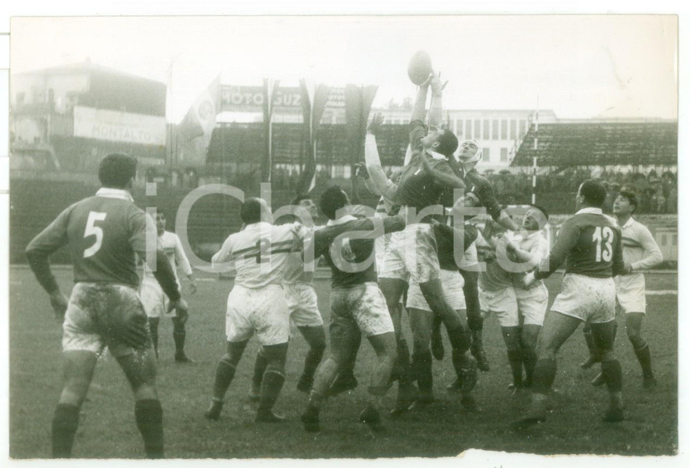 1958 CATANIA - RUGBY a 15 ITALIA-ROMANIA 6-3 - Pallone conteso - FOTO 18x13 cm
