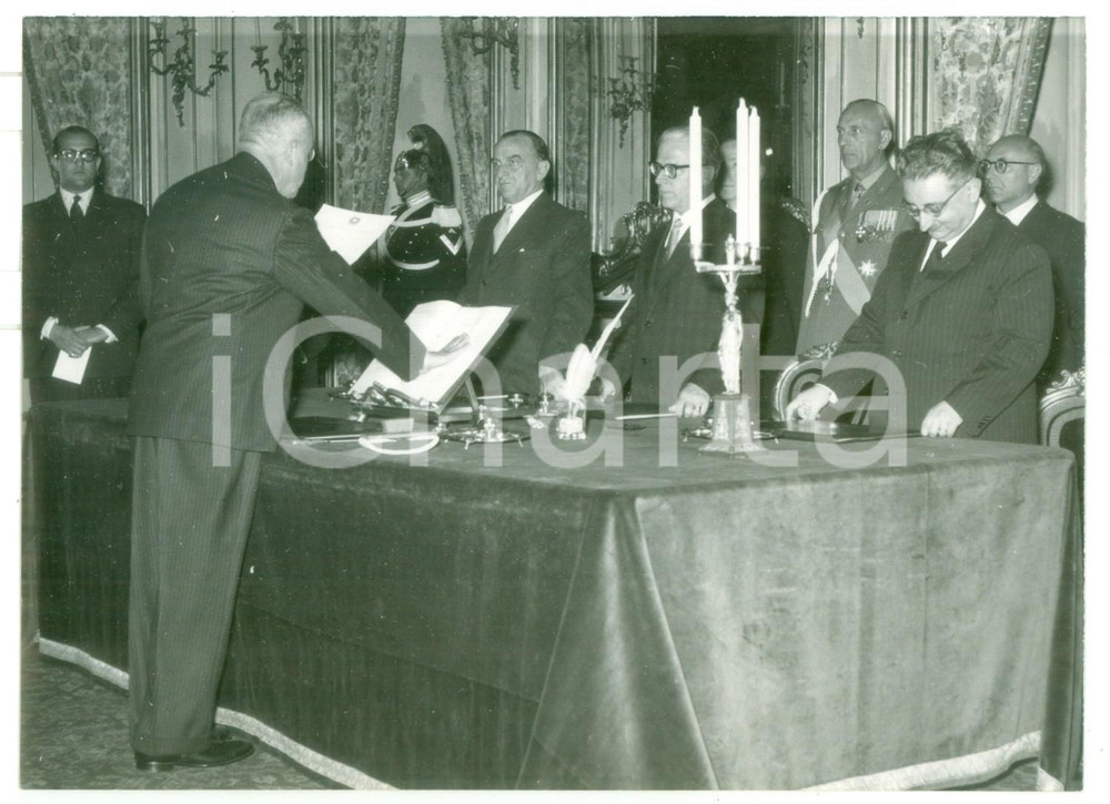 1956 ROMA Biagio PETROCELLI giura nelle mani di Giovanni GRONCHI *Foto 18x13