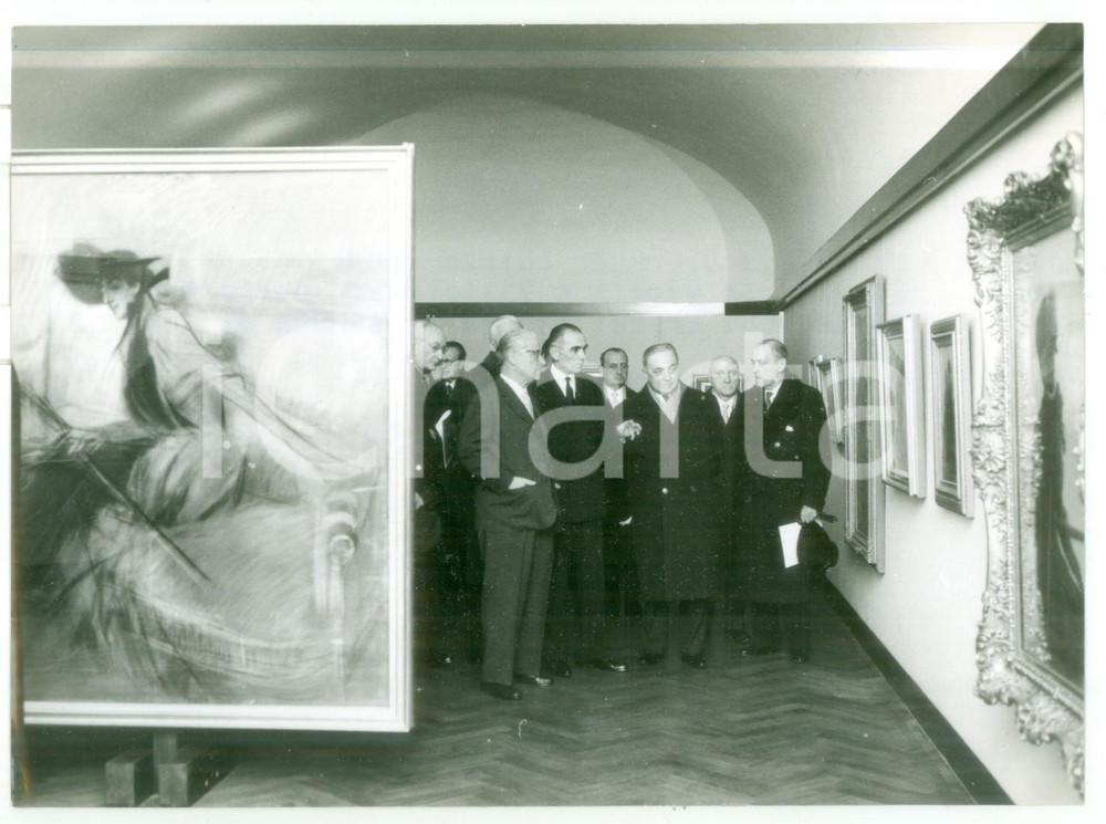 1958 MILANO Villa Reale - Giovanni GRONCHI in visita alla Collezione GRASSI