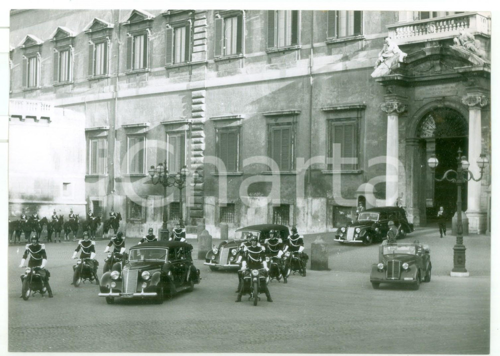 1955 ROMA Arrivo di Giovanni GRONCHI in udienza da papa PIO XII - Corteo di auto
