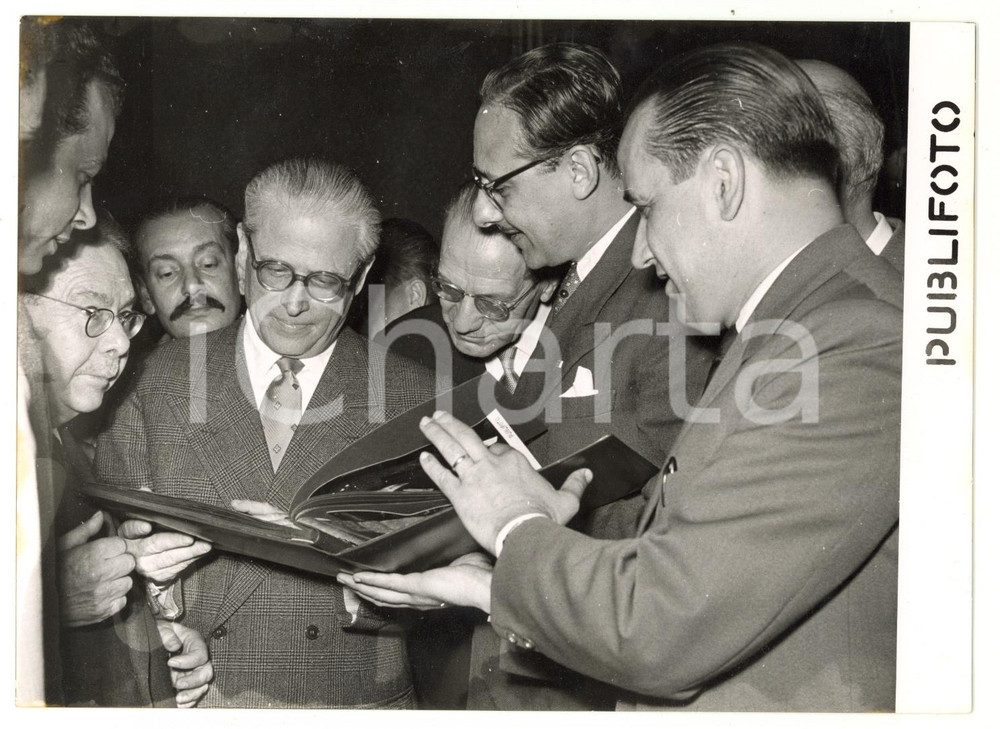 1955 ROMA Giovanni GRONCHI riceve gli omaggi dei giornalisti *Foto 18x13 cm