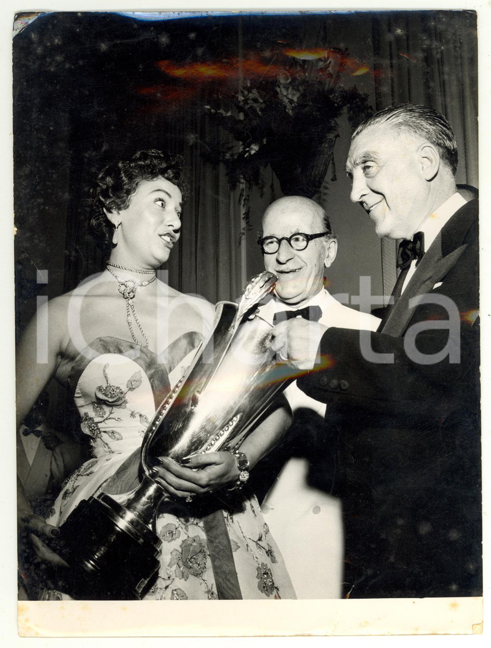 1955 TORINO Premiazione gara di pesca Grolla d'Oro - L'attrice Jane HUGO *Foto
