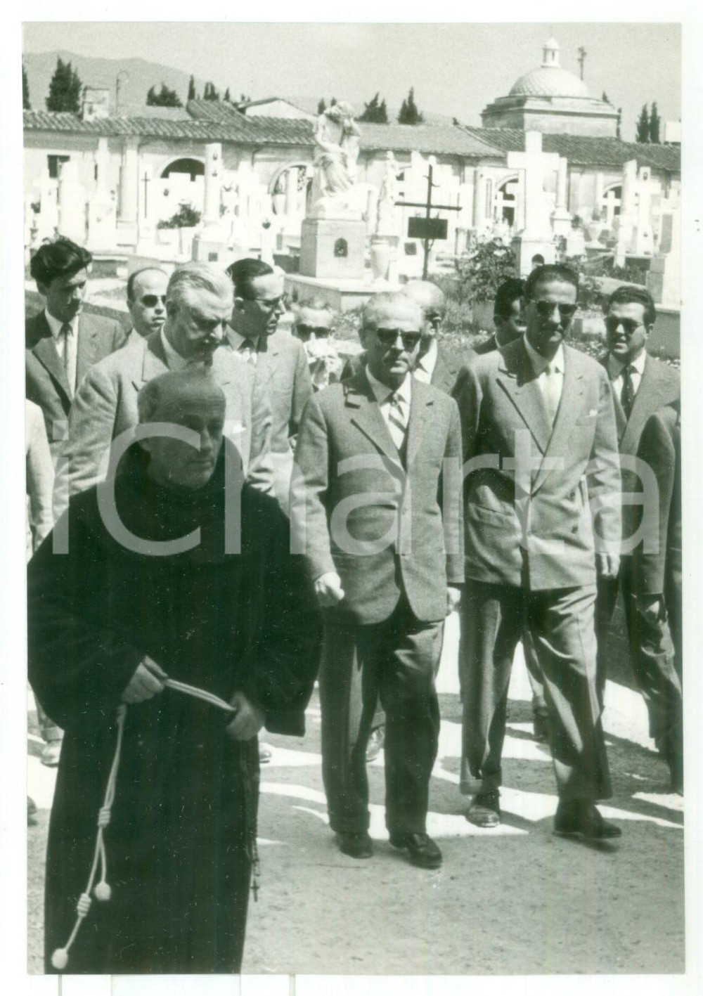 1955 ca PISA Giovanni GRONCHI visita al cimitero la tomba del padre - Foto 12x17