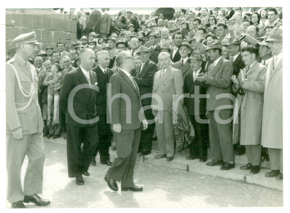 1957 BRUNICO Alpini accolgono Giovanni GRONCHI e Paolo Emilio TAVIANI - Foto 