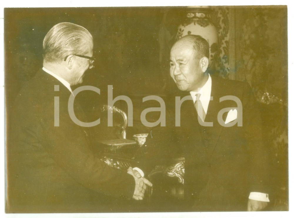 1956 ROMA Giovanni GRONCHI riceve ambasciatore Ichiro OHTA in visita ufficiale