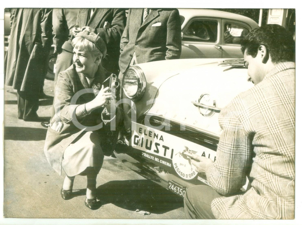 1956 ROMA 3° Rally del Cinema - L'attrice Elena GIUSTI alla partenza *Foto 18x13