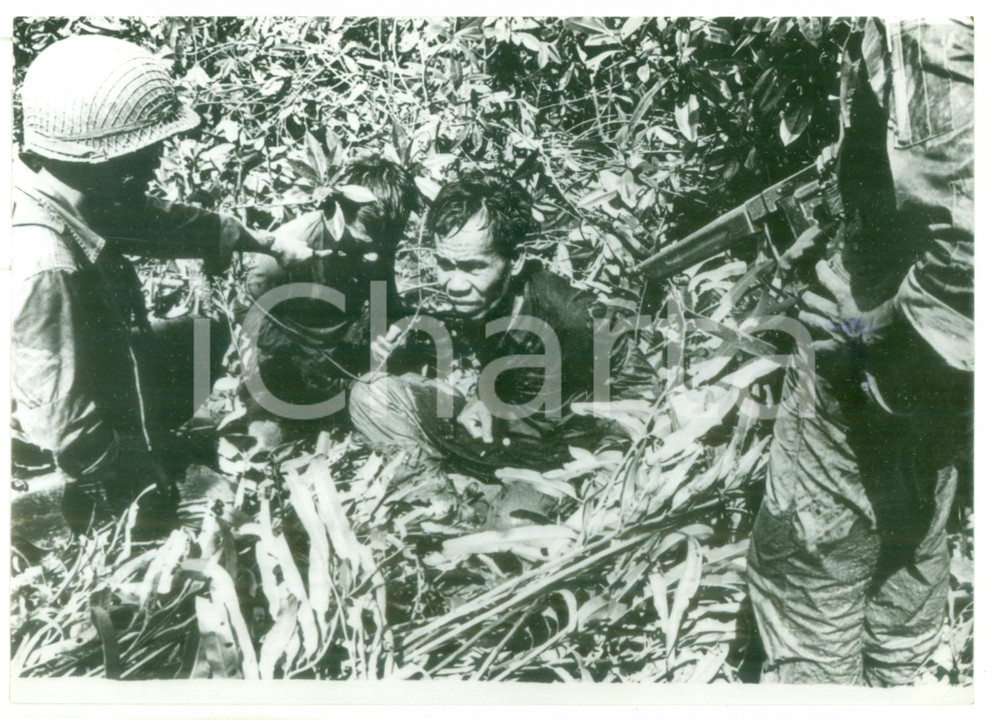1962 VIETNAM Cattura di un ribelle vietnamita durante rastrellamento *Foto 18x13