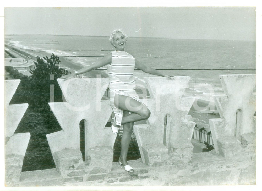 1956 VENEZIA Festival del Cinema - Elena GIUSTI sulla terrazza dell'Excelsior