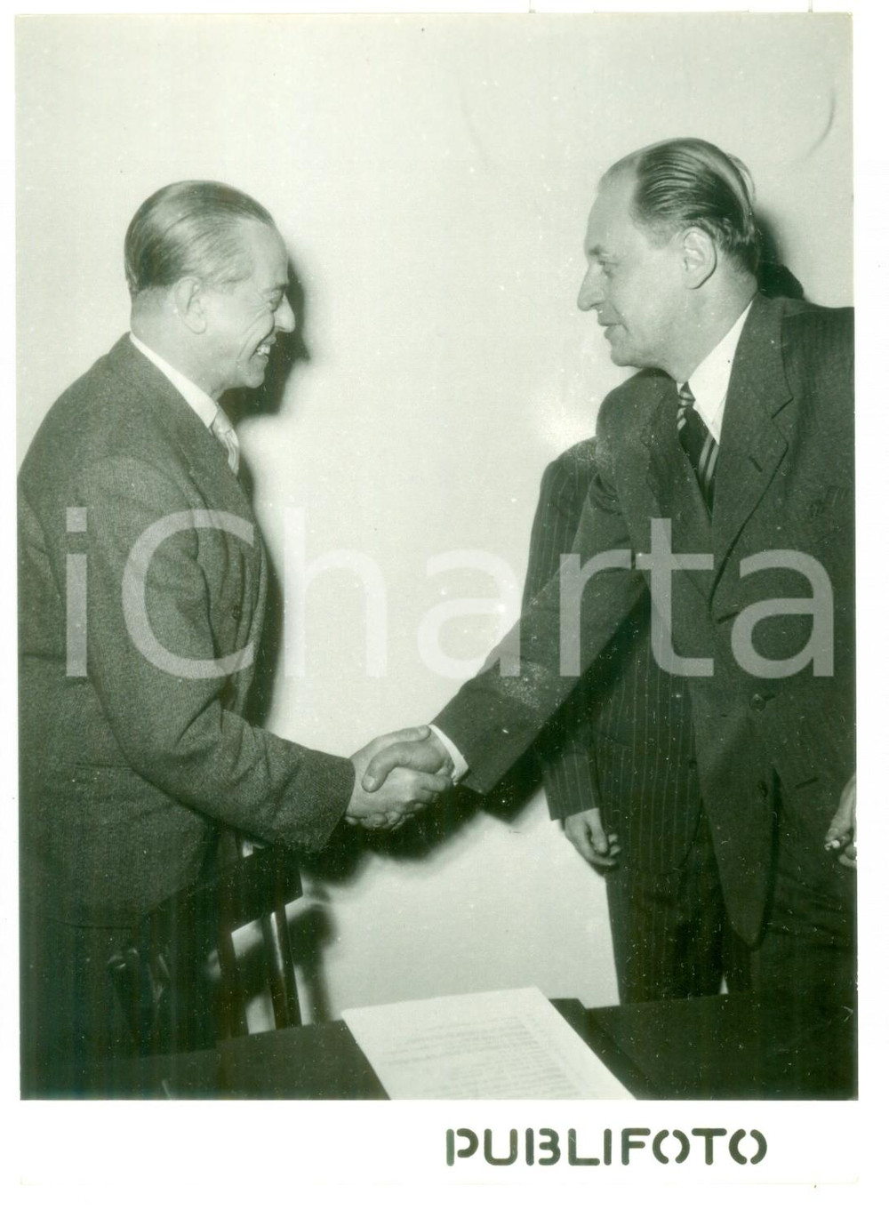 1955 ca ROMA Gaetano MARTINO riceve il professor Stasys ZYMANTAS *Foto 13x18