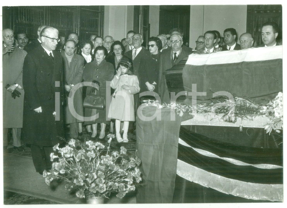 1958 ROMA Giovanni GRONCHI rende omaggio alla salma di Giuseppe ROMITA - Foto