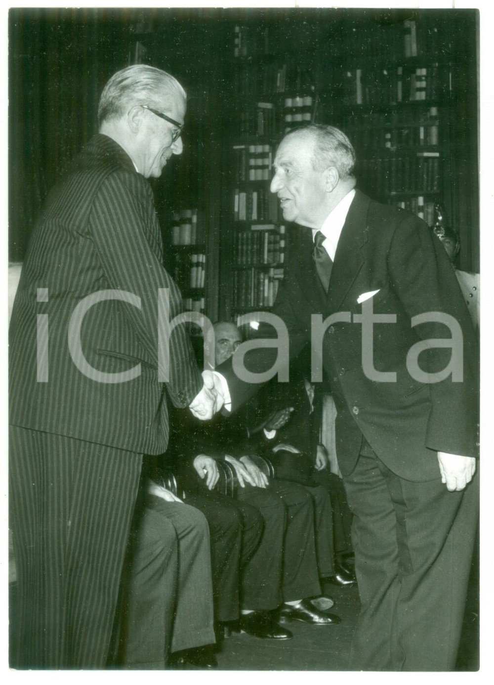 1957 ROMA Accademia dei Lincei - Giovanni GRONCHI premia Aldo PALAZZESCHI *Foto