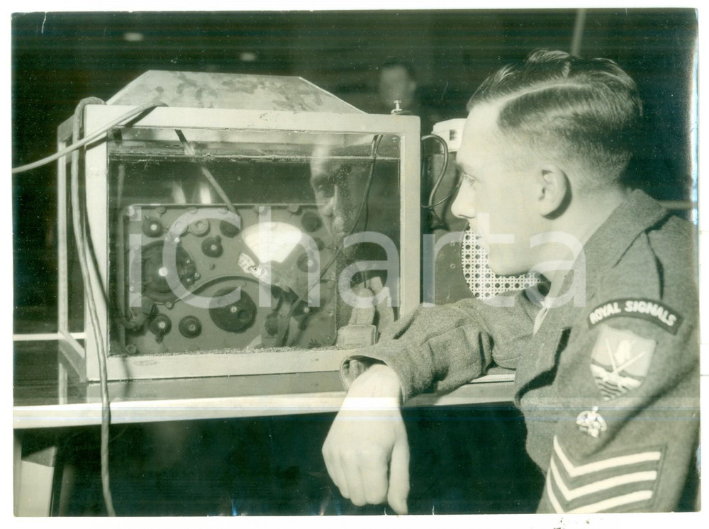 1953 LONDON National Radio Exhibition - Ronald BRADLEY with a goldfish radio