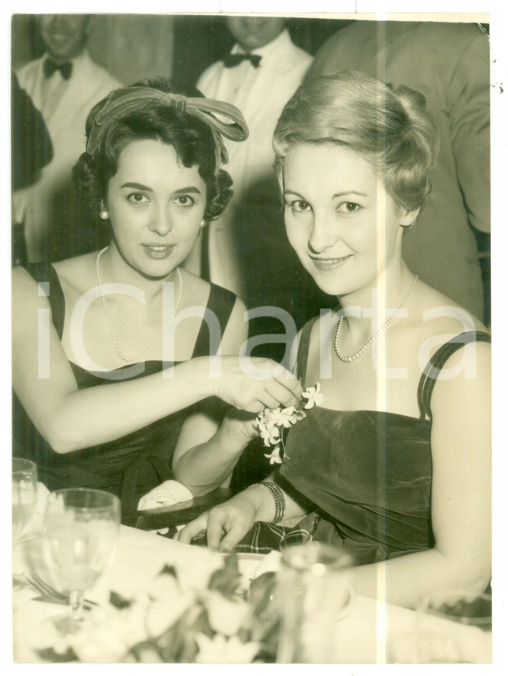 1957 LONDON Verrey's Restaurant - Speakerines Marisa BORRONI, Mireille DE LANNOY