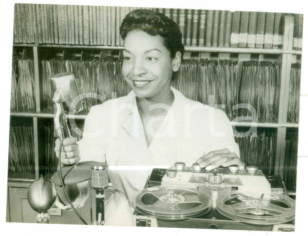 1958 HAMILTON Mini radio station VOS - Disc jockey and reporter Vera DUNCAN