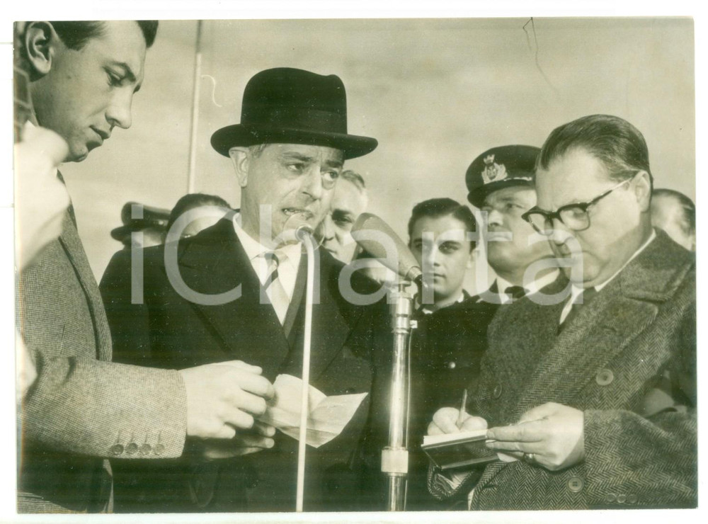 1955 ROMA Gaetano MARTINO rilascia intervista al ritorno dall'Estremo Oriente