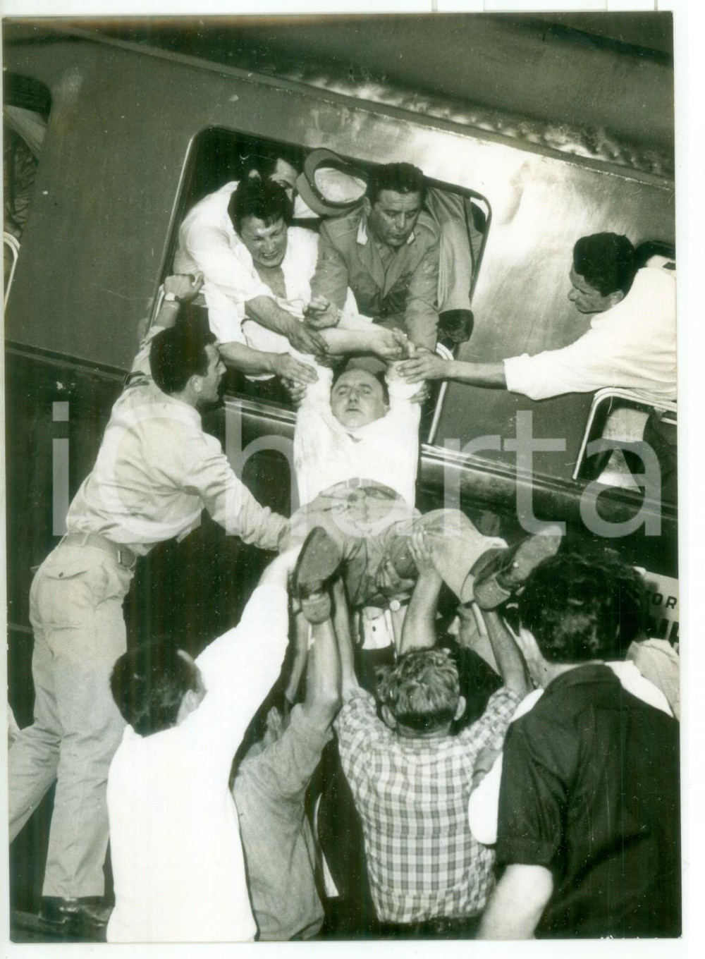1962 SETTIMO TORINESE - DISASTRO FERROVIARIO Salvataggio dei passeggeri *Foto