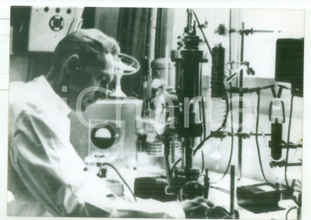 1965 MONACO Fisico tedesco durante gli studi su "Raggio della morte" *Foto 18x13