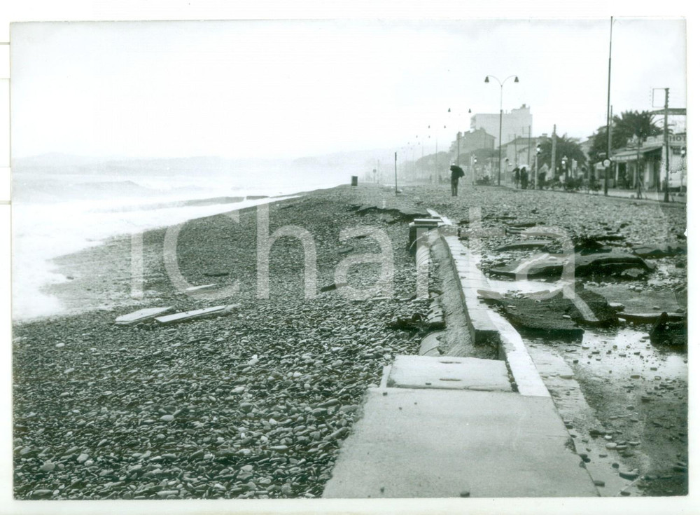 1962 COSTA AZZURRA Spiaggia devastata dopo violenta tempesta *Foto 18x13