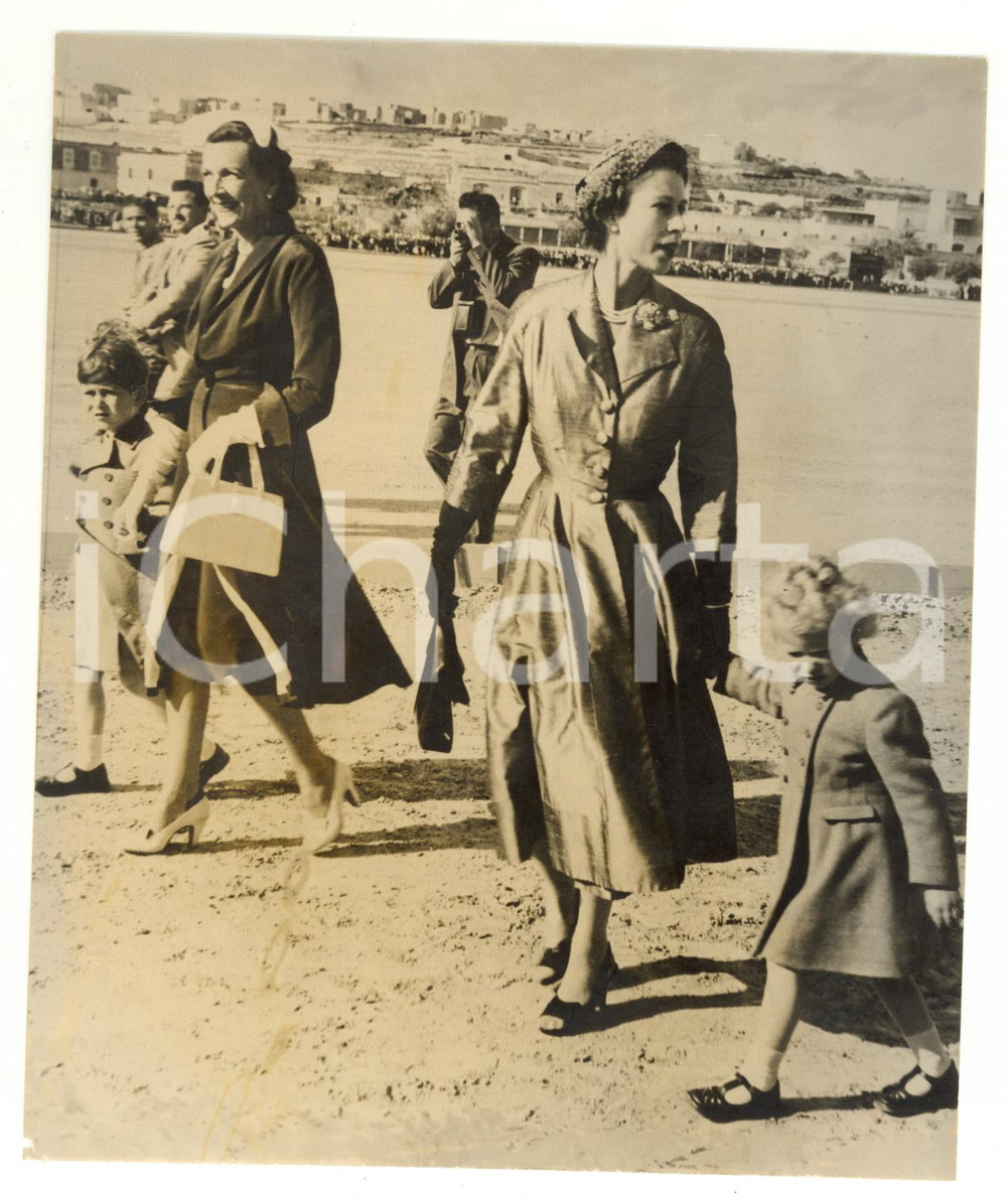 1954 MALTA Marsa Polo Ground - ELIZABETH II holding Anne by the hand *Photo