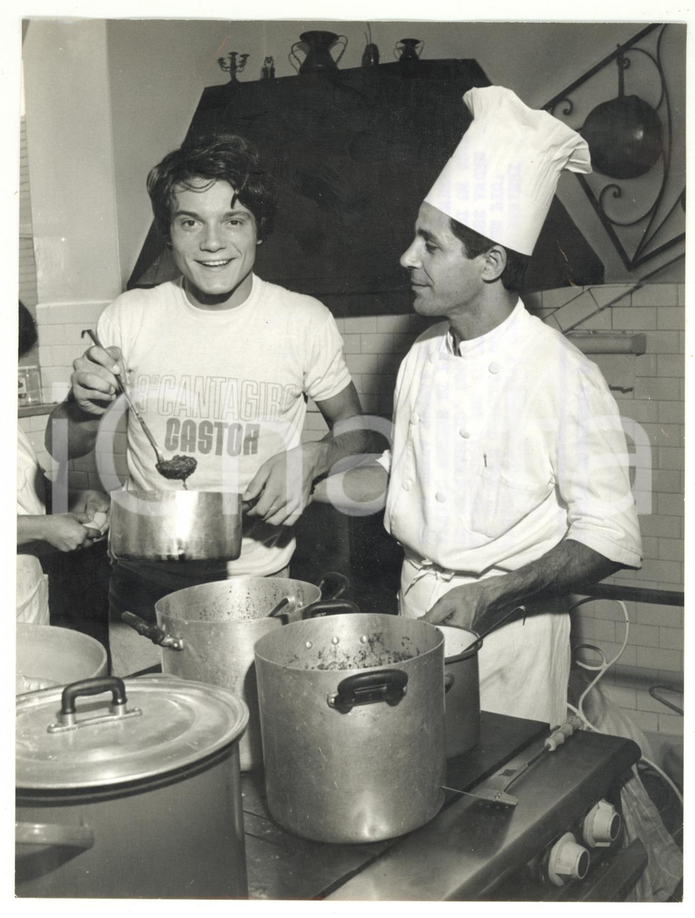 1969 CANTAGIRO Massimo RANIERI tra i fornelli *Foto 18x24 cm