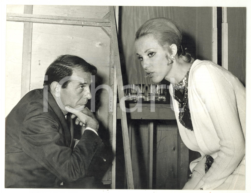 1969 CANTAGIRO Alice KESSLER con Enrico Maria SALERNO durante una pausa *Foto