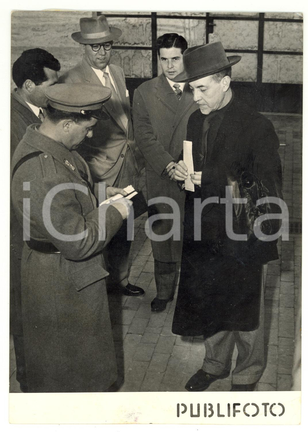 1954 NAPOLI L'attore Ramón NOVARRO all'imbarco sul T/N ANDREA DORIA *Foto 13x18