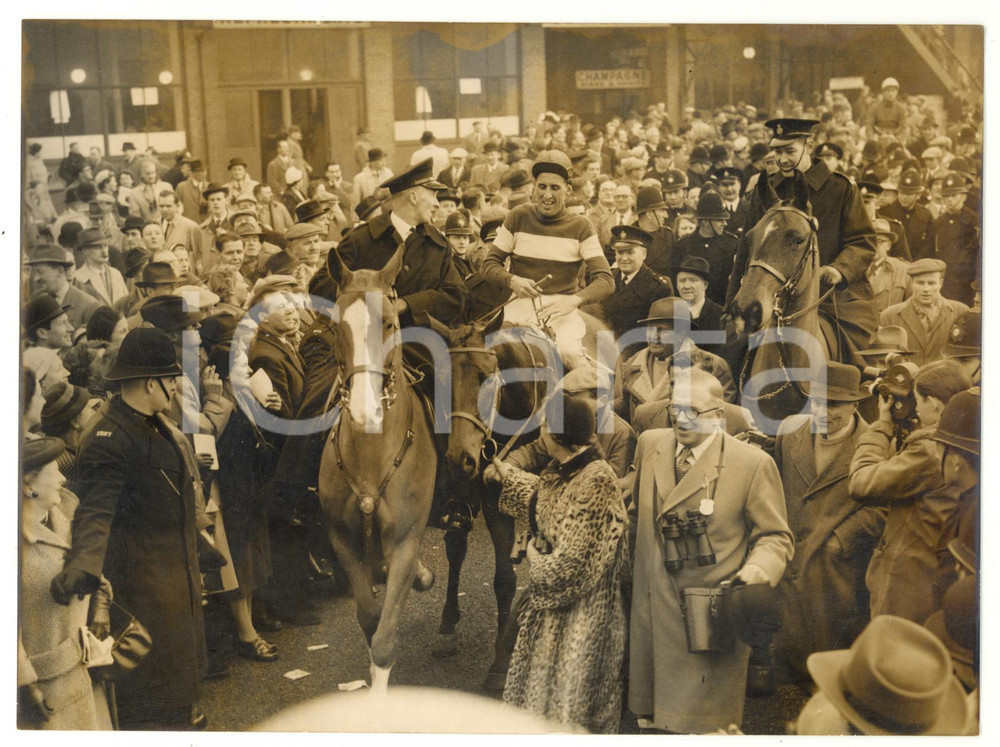 1956 AINTREE Grand National - Dave DICK in the saddle of the winner E.S.B. *Foto