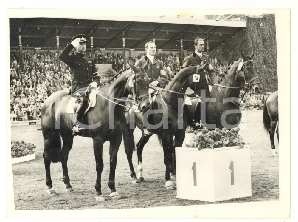 1956 STOCKHOLM Equestrian Olympic Games - The British team wins the competition
